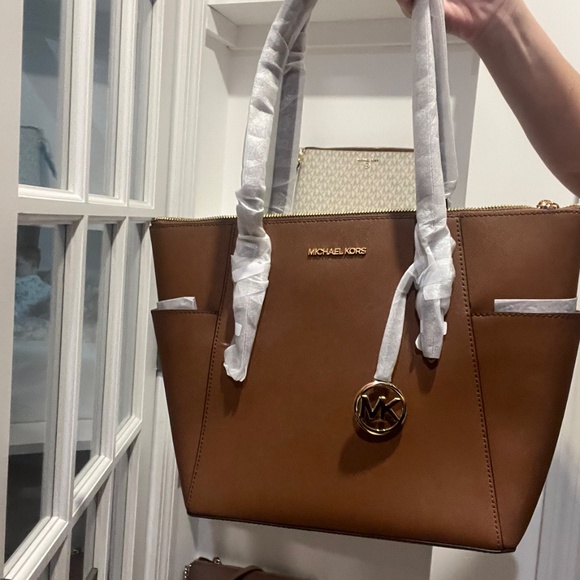 Michael Kors brown leather tote - Picture 4 of 4
